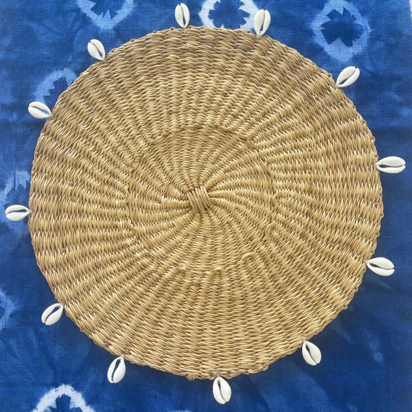 placemat with shells