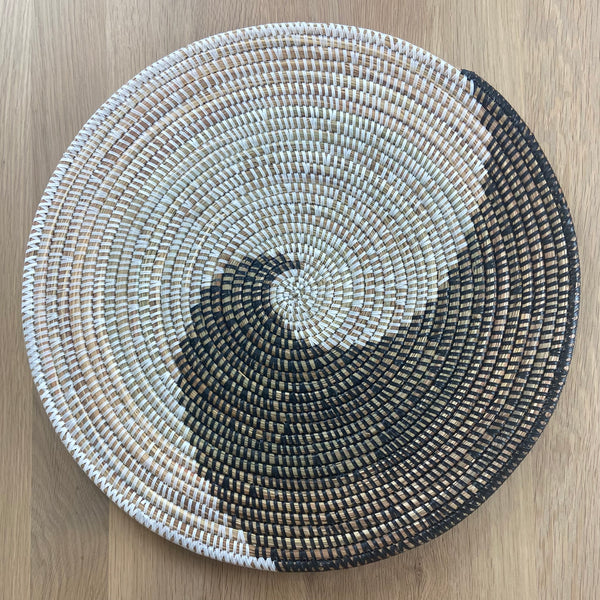 Table Mat (42cm). White & Black Swirl design