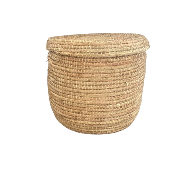 Natural basket with lid