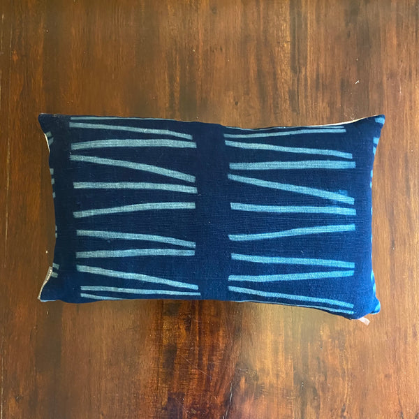 Indigo Short Rectangle Cushion. Dark  Blue Ligne Vertical.