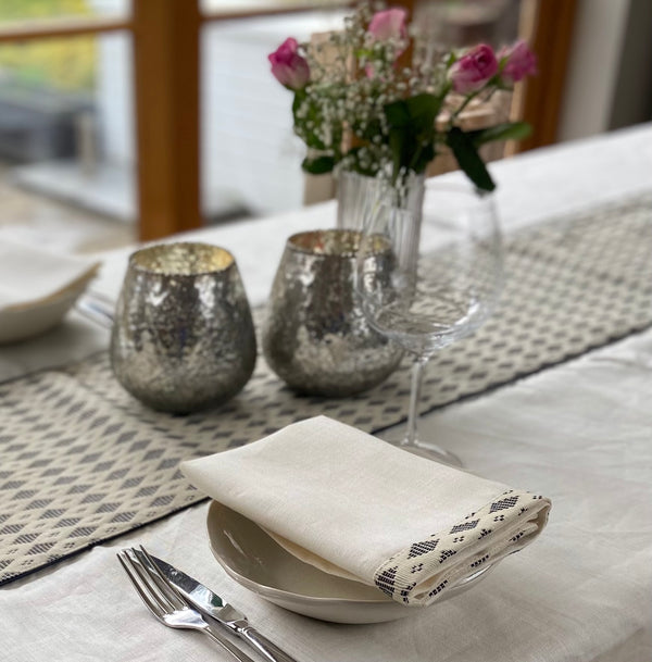 Grey & White Pagne Tissé Tablecloth. The Victoria Small Design.