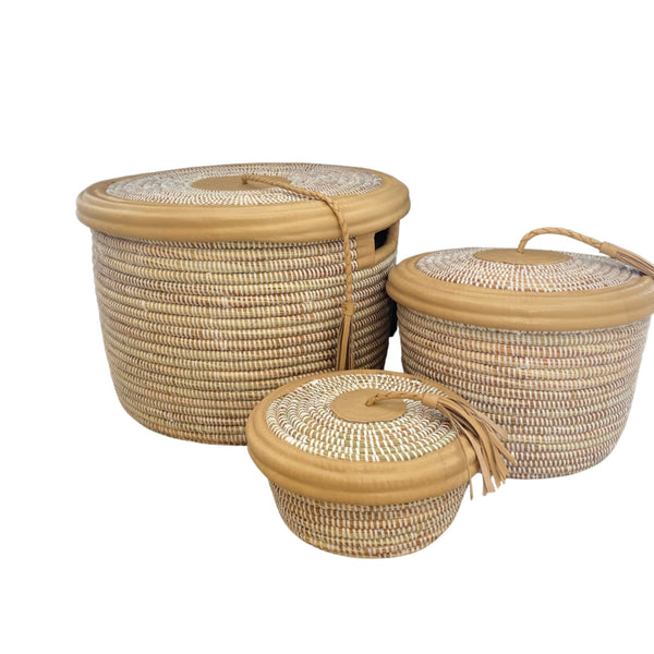 Set of lidded baskets